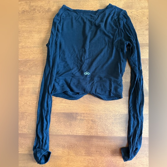 ALO Yoga Cover Long Sleeve in Black size Medium - Picture 4 of 4